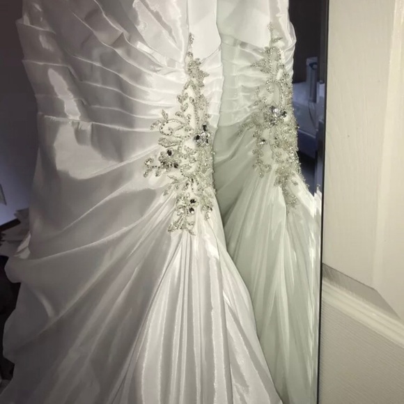 Brand new David’s bridal wedding dress - Picture 4 of 7